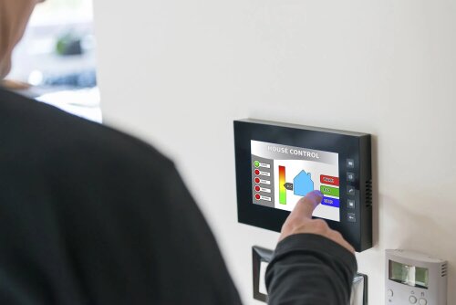 Sofrecom guides you to select the most suitable IoT network for your business needs and connected projects.