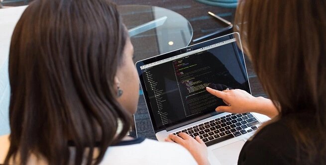 Sofrecom a mené une étude FASEP pour appuyer l’e-gouvernement indonésien : data centers, fibre optique et satellite en appel d’offres.