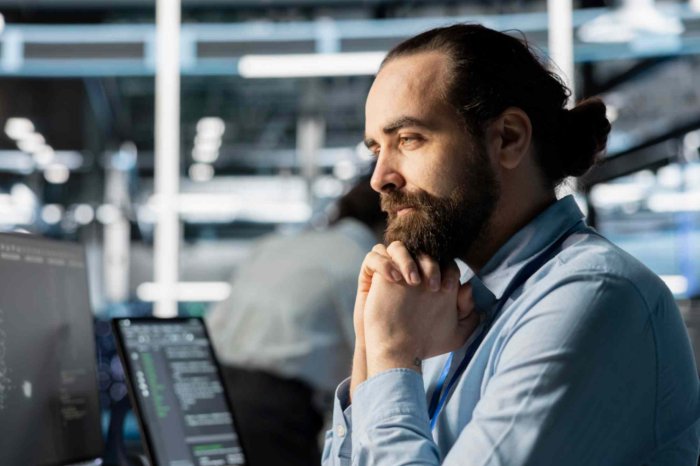 Découvrez comment l’IA révolutionne les réseaux télécoms : auto-optimisation, maintenance prédictive, jumeaux numériques et orchestration